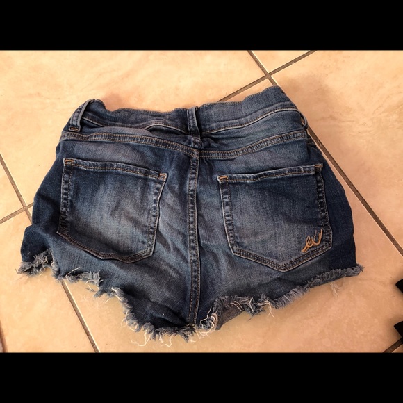 Express shorts 😍 - Picture 2 of 3